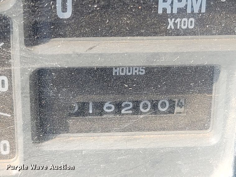 image for item LN9606 1993 International 4900  dump truck