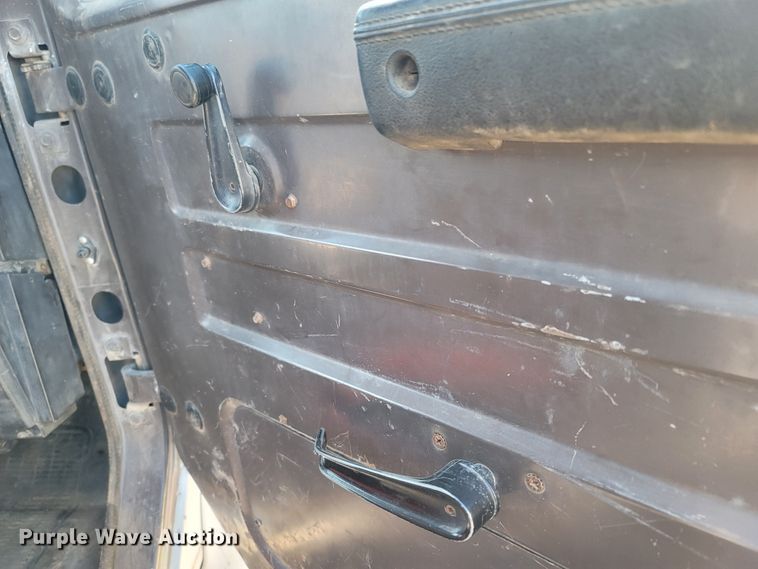 image for item LN9606 1993 International 4900  dump truck