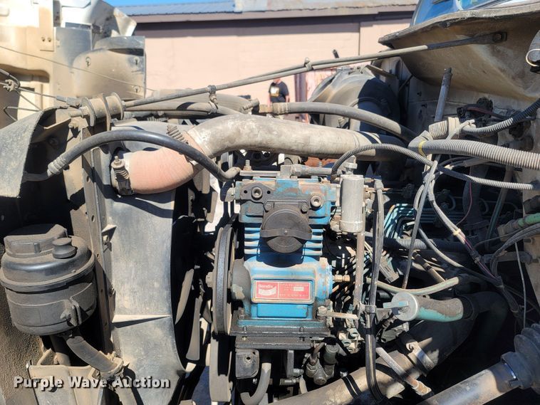 image for item LN9606 1993 International 4900  dump truck