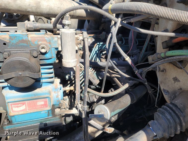 image for item LN9606 1993 International 4900  dump truck