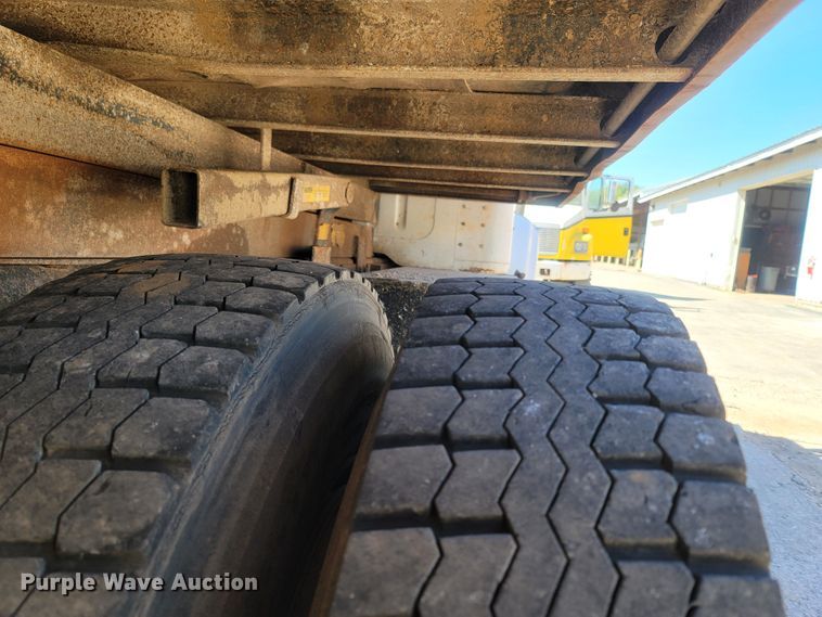 image for item LN9606 1993 International 4900  dump truck