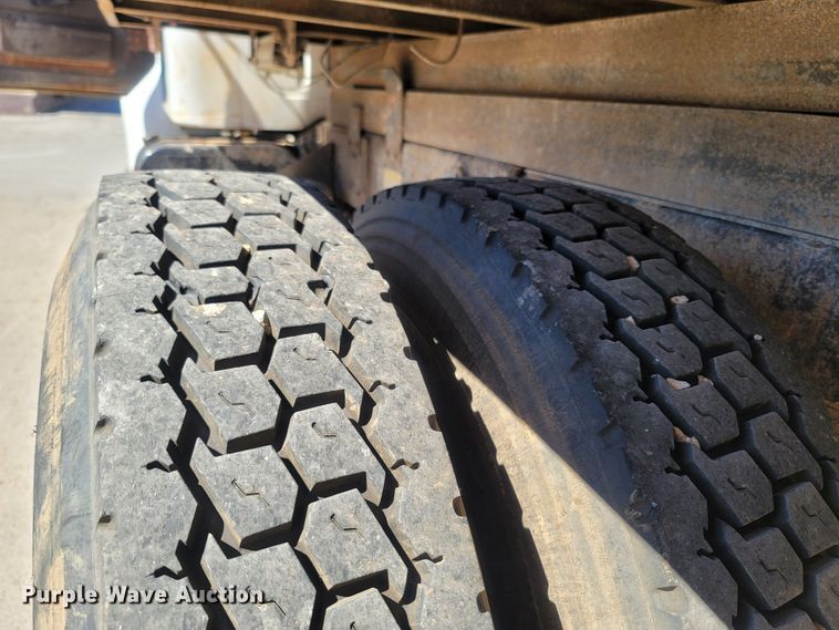 image for item LN9606 1993 International 4900  dump truck