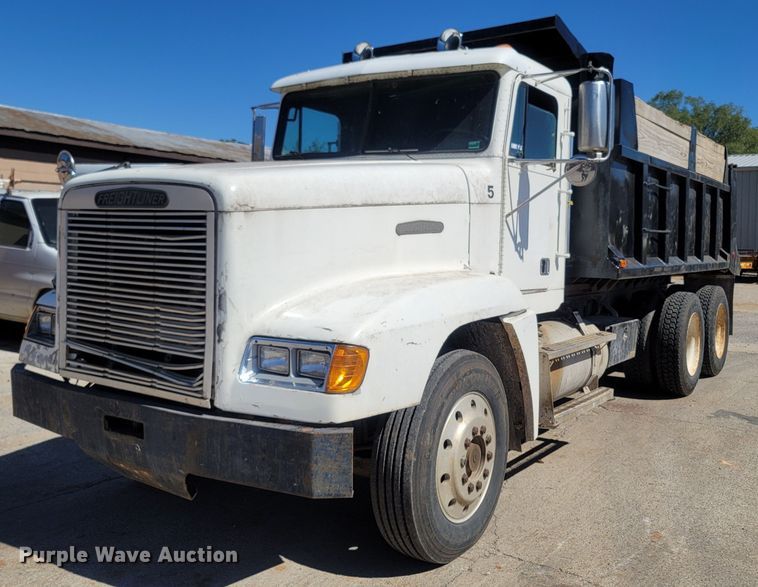 image for item LN9607 1989 Freightliner FLD120  dump truck