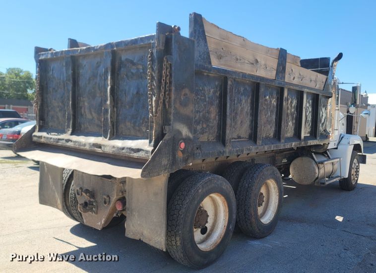 image for item LN9607 1989 Freightliner FLD120  dump truck