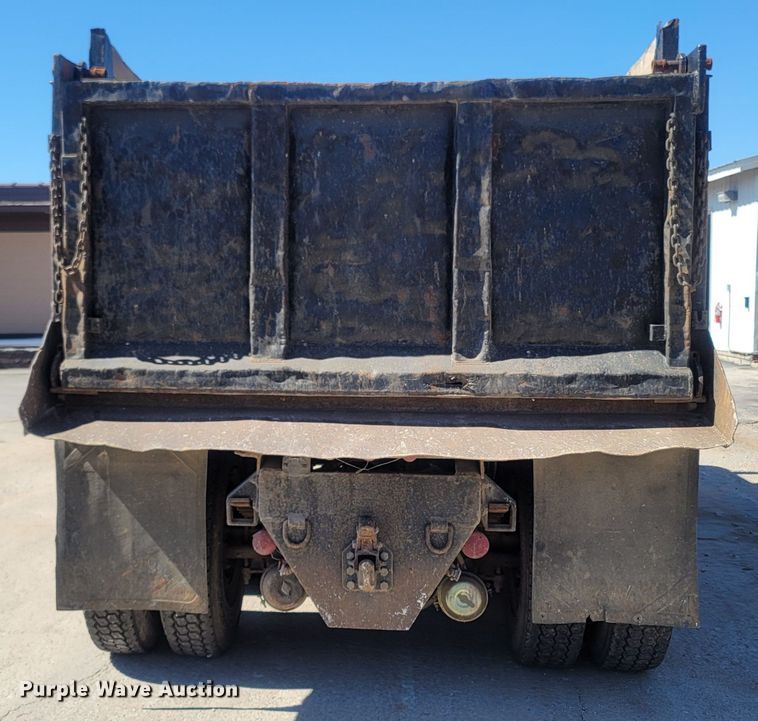 image for item LN9607 1989 Freightliner FLD120  dump truck
