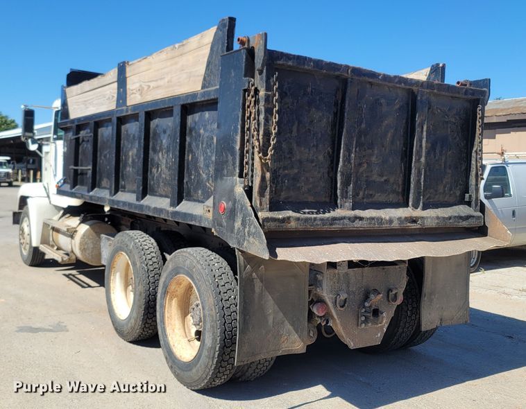image for item LN9607 1989 Freightliner FLD120  dump truck