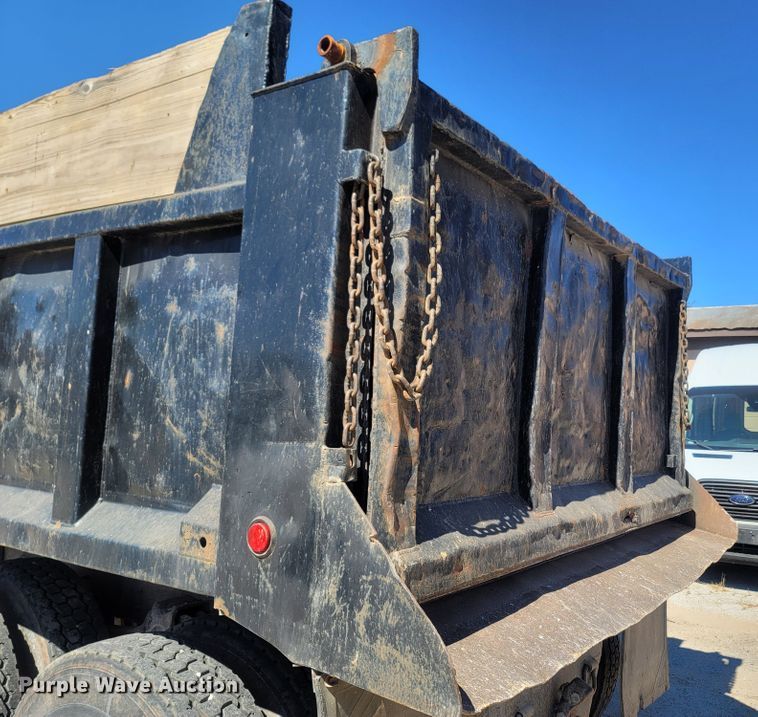 image for item LN9607 1989 Freightliner FLD120  dump truck
