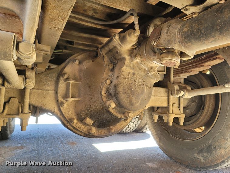 image for item LN9607 1989 Freightliner FLD120  dump truck