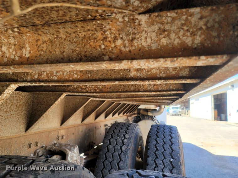 image for item LN9607 1989 Freightliner FLD120  dump truck