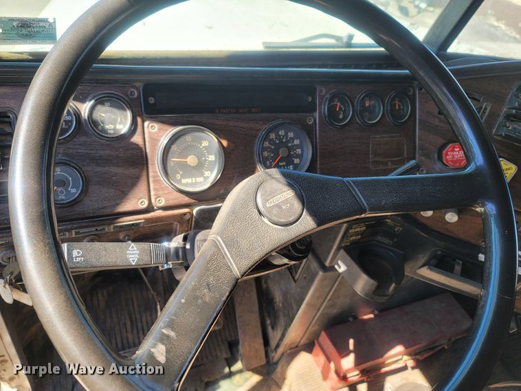 image for item LN9607 1989 Freightliner FLD120  dump truck