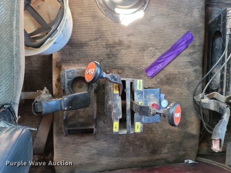 image for item LN9607 1989 Freightliner FLD120  dump truck