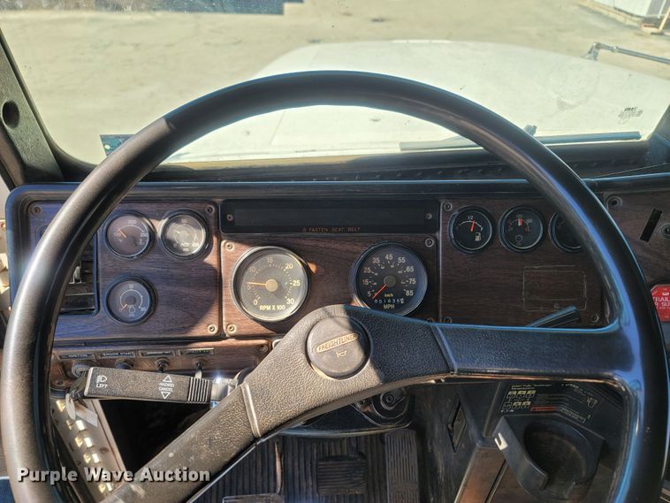 image for item LN9607 1989 Freightliner FLD120  dump truck