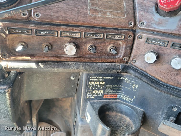 image for item LN9607 1989 Freightliner FLD120  dump truck