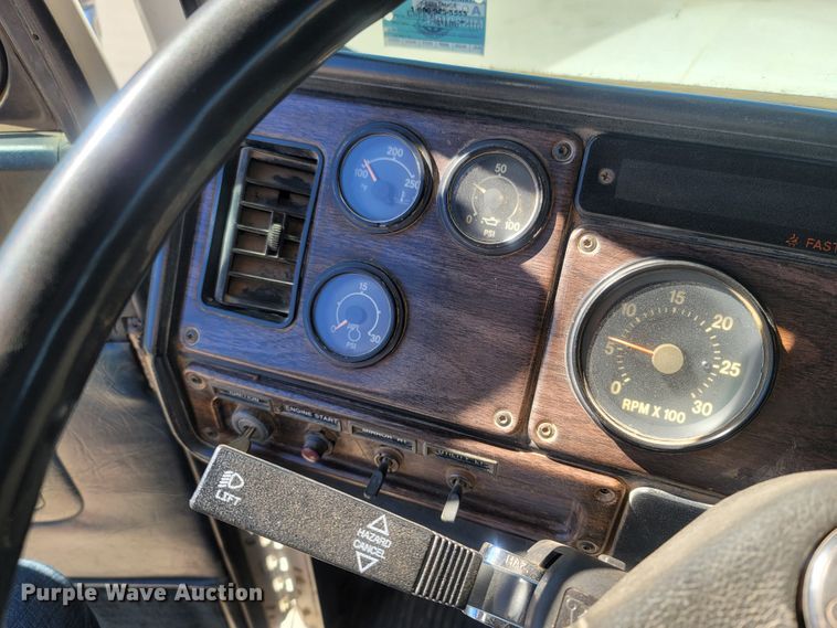 image for item LN9607 1989 Freightliner FLD120  dump truck