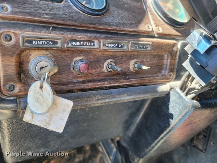 image for item LN9607 1989 Freightliner FLD120  dump truck