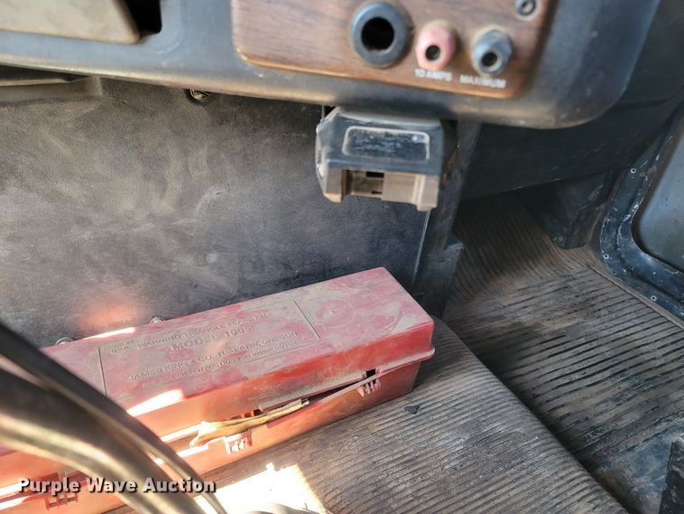 image for item LN9607 1989 Freightliner FLD120  dump truck