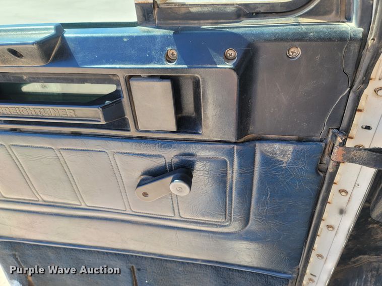 image for item LN9607 1989 Freightliner FLD120  dump truck