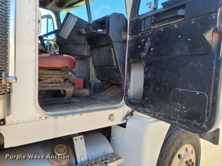 image for item LN9607 1989 Freightliner FLD120  dump truck