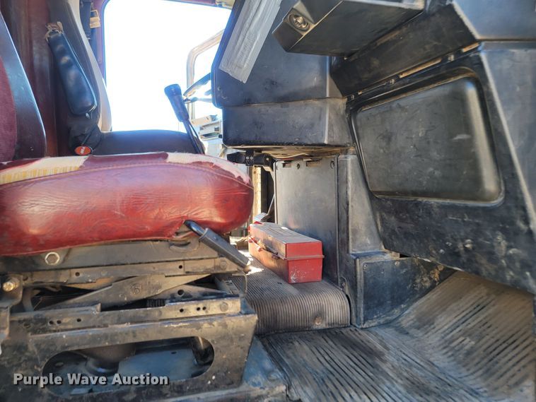 image for item LN9607 1989 Freightliner FLD120  dump truck