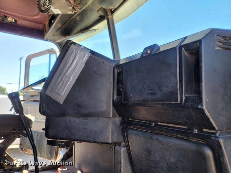 image for item LN9607 1989 Freightliner FLD120  dump truck