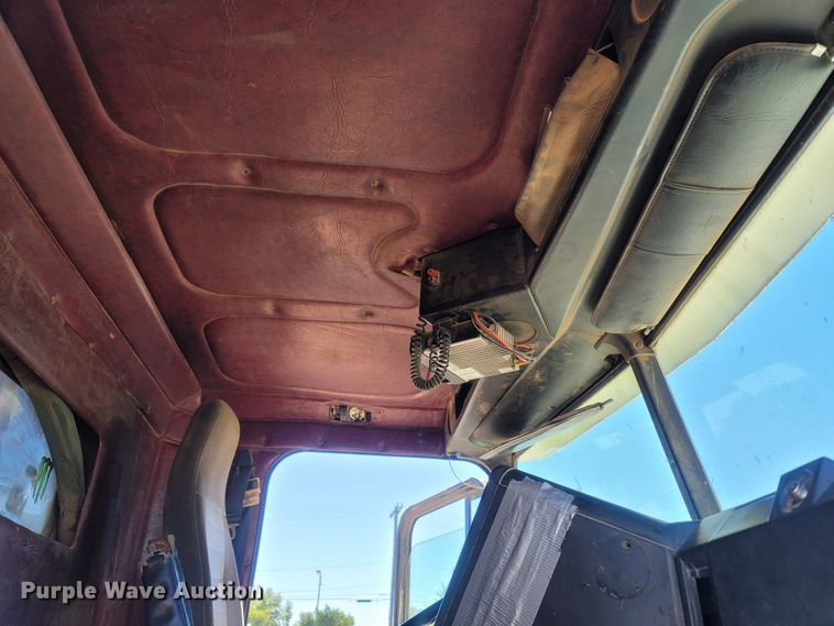 image for item LN9607 1989 Freightliner FLD120  dump truck