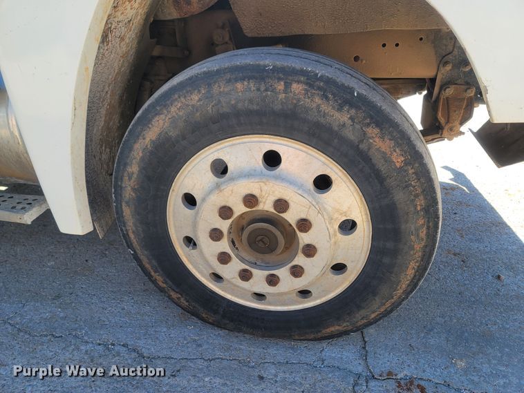 image for item LN9607 1989 Freightliner FLD120  dump truck