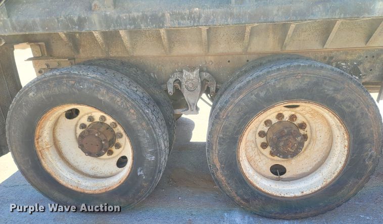 image for item LN9607 1989 Freightliner FLD120  dump truck