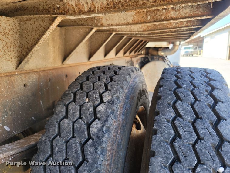 image for item LN9607 1989 Freightliner FLD120  dump truck