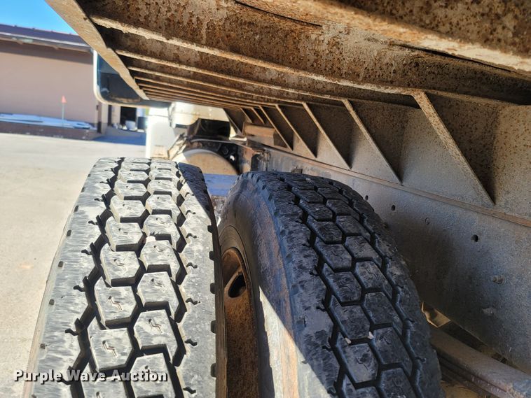 image for item LN9607 1989 Freightliner FLD120  dump truck