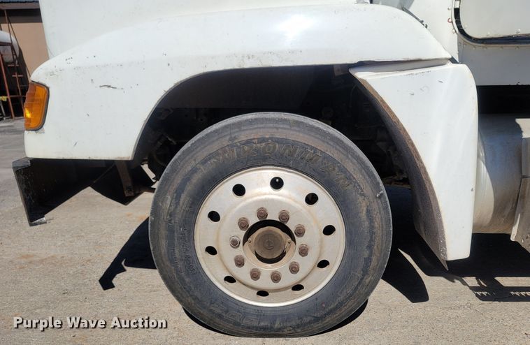 image for item LN9607 1989 Freightliner FLD120  dump truck