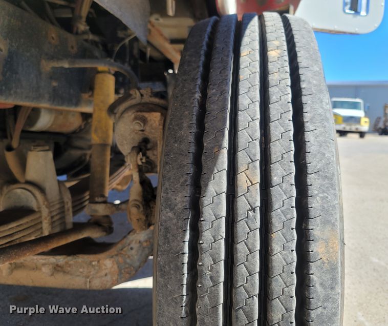 image for item LN9607 1989 Freightliner FLD120  dump truck