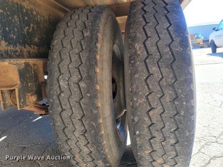 image for item LN9610 2002 Blue Diamond  equipment trailer