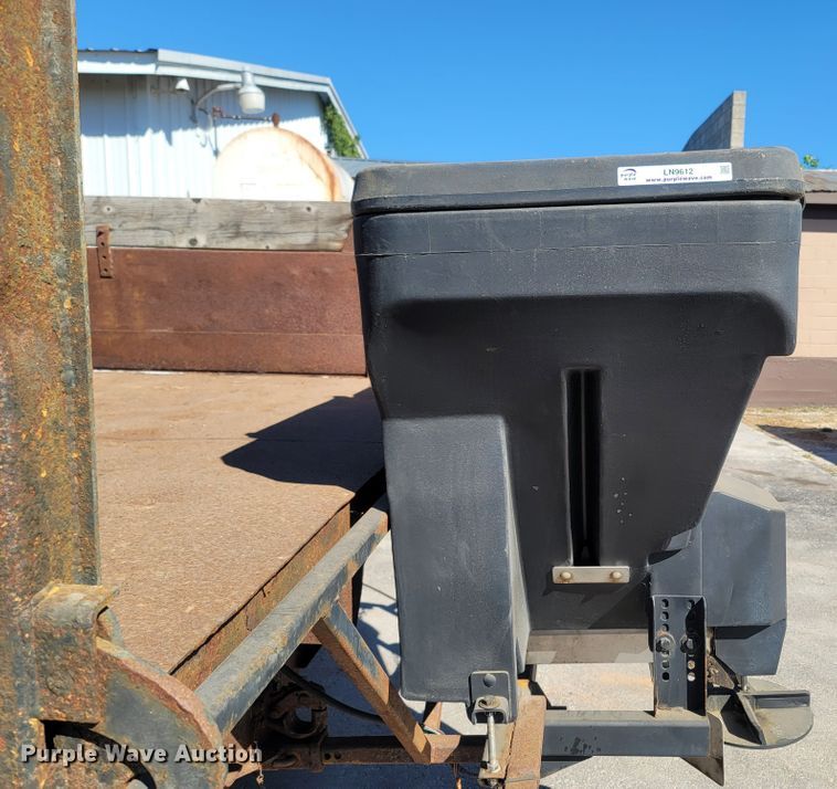 image for item LN9612 Salt Dogg TGS07  spreader