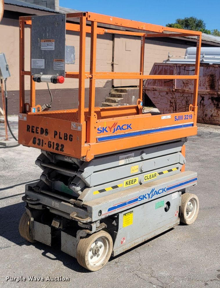 image for item LN9615 2005 Sky Jack SJIII 3219  scissor lift