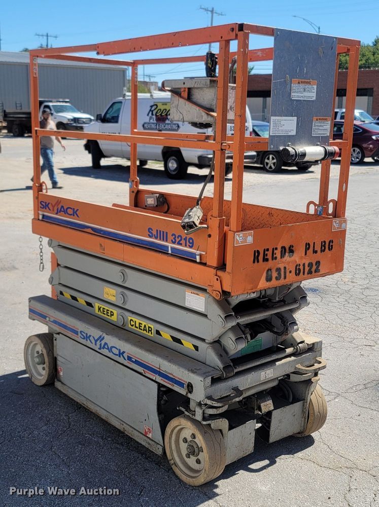 image for item LN9615 2005 Sky Jack SJIII 3219  scissor lift