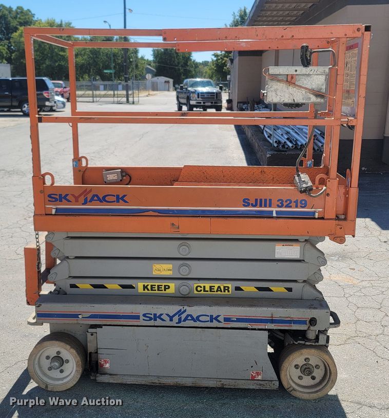 image for item LN9615 2005 Sky Jack SJIII 3219  scissor lift