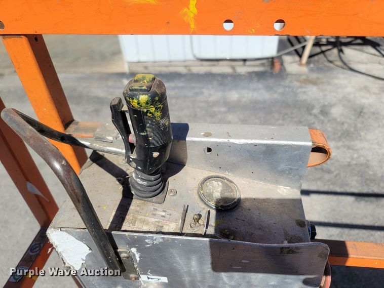 image for item LN9615 2005 Sky Jack SJIII 3219  scissor lift