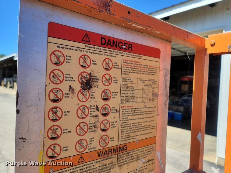 image for item LN9615 2005 Sky Jack SJIII 3219  scissor lift