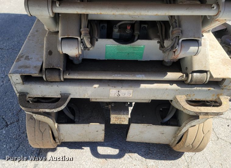 image for item LN9615 2005 Sky Jack SJIII 3219  scissor lift