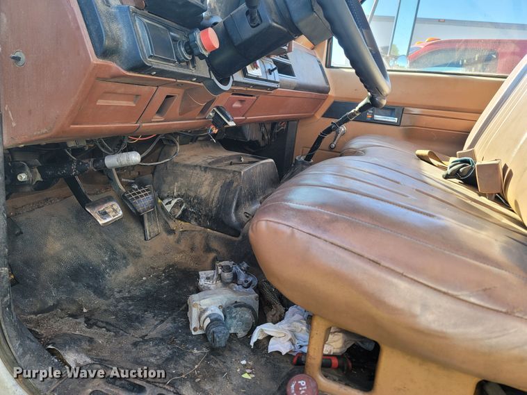 image for item LN9618 1994 Chevrolet Kodiak  scissor lift dump truck