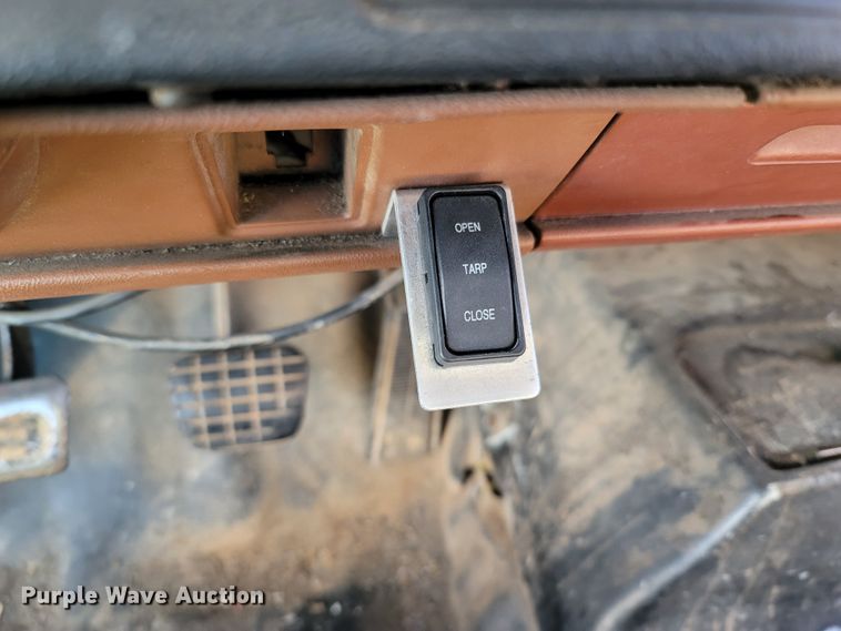 image for item LN9618 1994 Chevrolet Kodiak  scissor lift dump truck