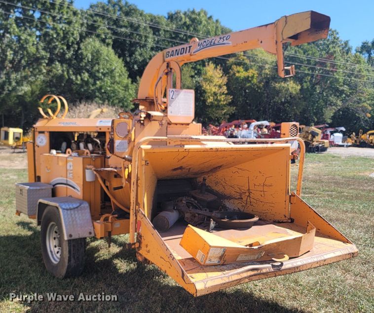 image for item LN9621 2006 Bandit 250  wood chipper