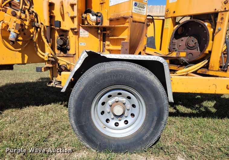 image for item LN9621 2006 Bandit 250  wood chipper