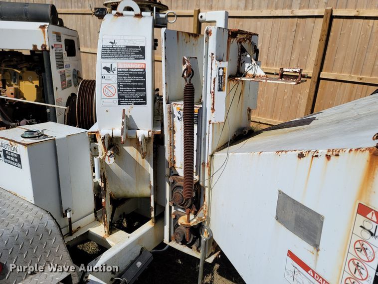 image for item LN9624 Altec DC1217HP  wood chipper