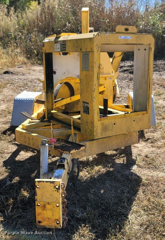 image for item LN9627 2007 Altec DC1217  wood chipper