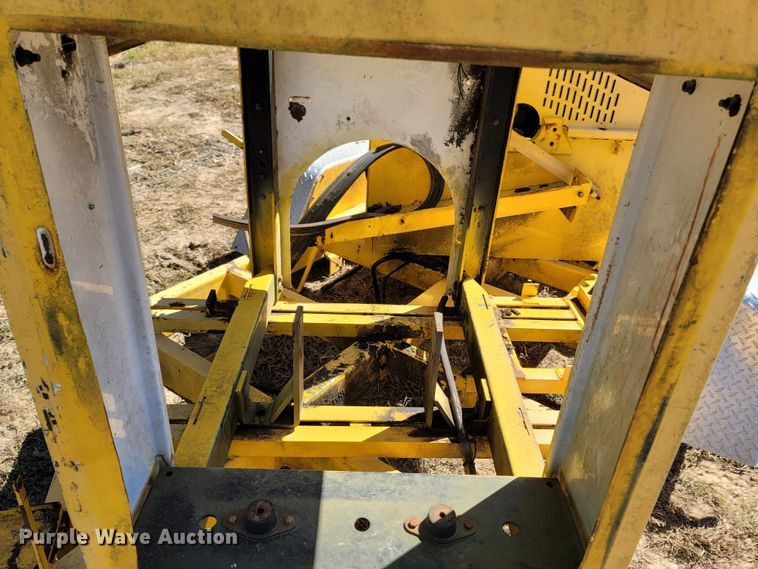 image for item LN9627 2007 Altec DC1217  wood chipper