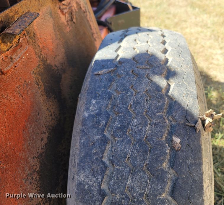 image for item LN9632 Altec DC1217  wood chipper