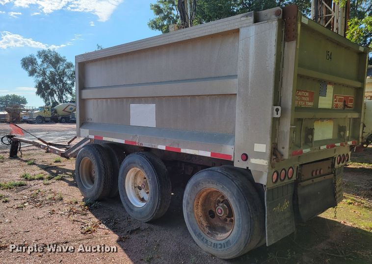 image for item LO9055 1995 Cornhusker 800R  end dump pup trailer