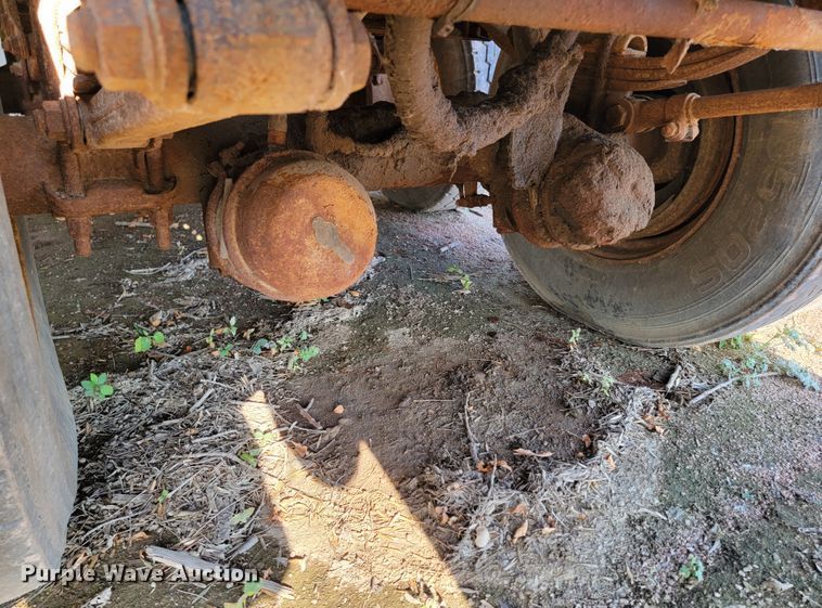 image for item LO9055 1995 Cornhusker 800R  end dump pup trailer