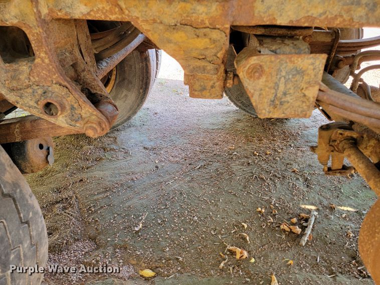 image for item LO9055 1995 Cornhusker 800R  end dump pup trailer